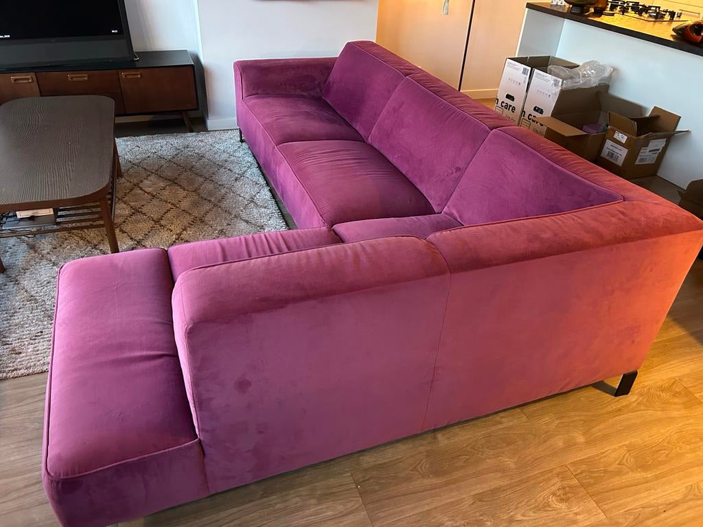Gratis af te halen: Paarse velvet hoekbank (4 jaar oud), Ophalen, 250 tot 300 cm, Gebruikt, Hoekbank