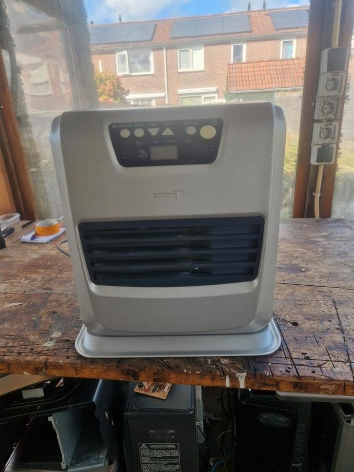 Zibro sre 230 E petroleum kachel, Huis en Inrichting, Kachels, Zo goed als nieuw, Petroleumkachel, Overige brandstoffen, Ophalen of Verzenden