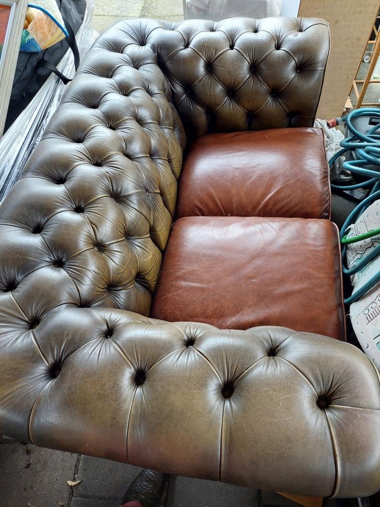 Chesterfield 2 zitter leer, Huis en Inrichting, Ophalen, 75 tot 100 cm, Leer