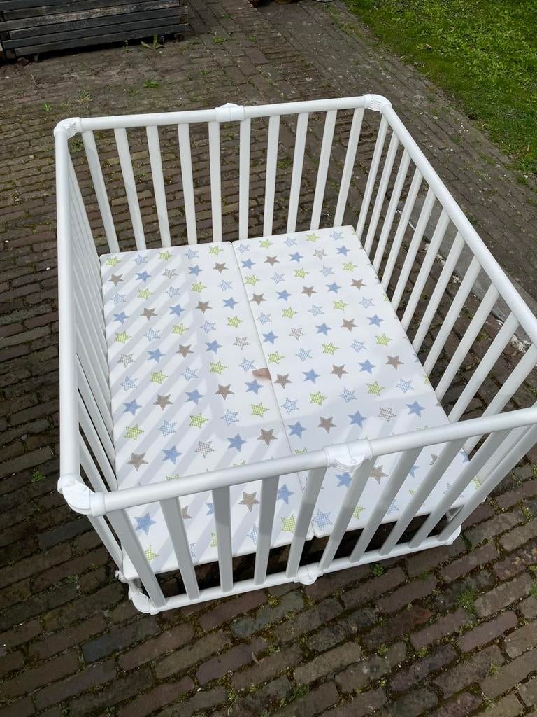 Box, opvouwbaar, wit. Merk Geuther, Kinderen en Baby's, Boxen, Ophalen, Gebruikt, Vierkant, Wieltjes