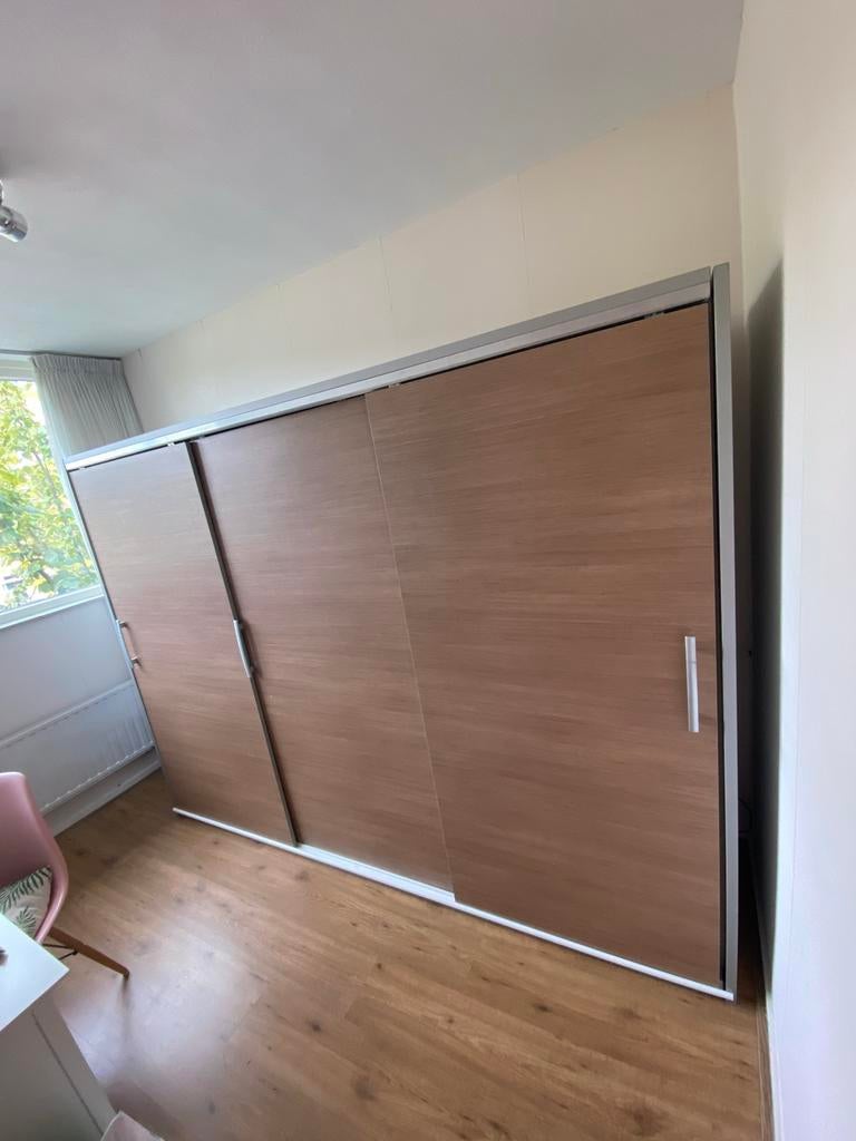 Ruime Kledingkast met Schuifdeuren, Huis en Inrichting, Kasten | Kledingkasten, Ophalen, Gebruikt