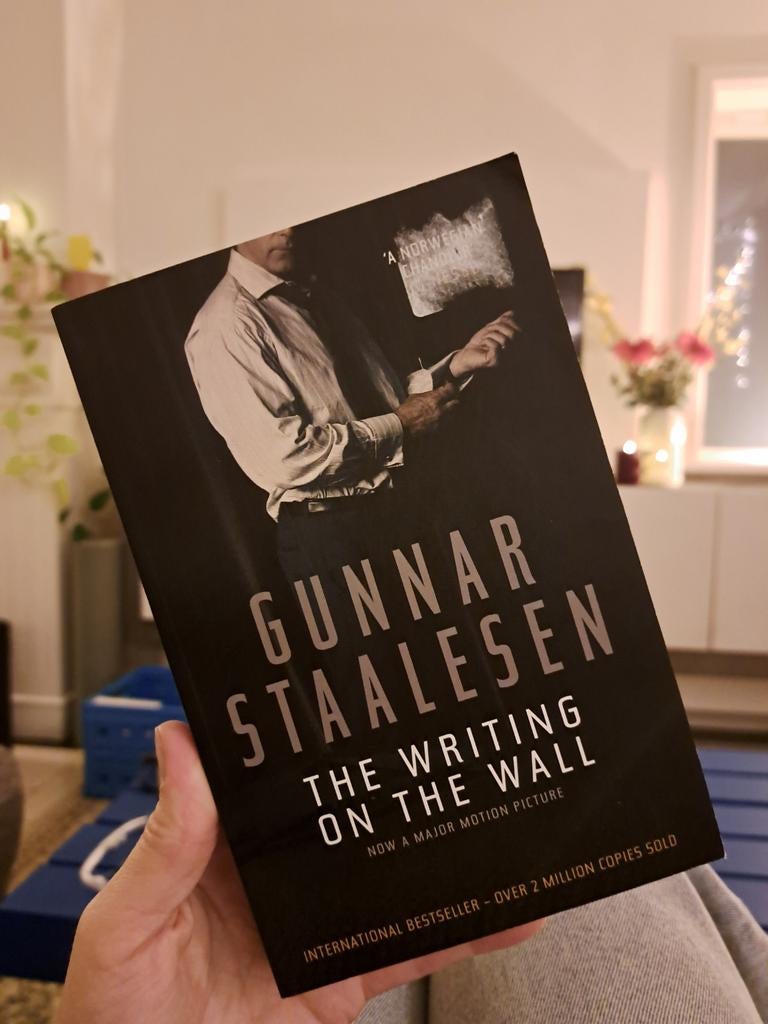 The Writing on the Wall - Gunnar Staalesen, Boeken, Ophalen of Verzenden, Zo goed als nieuw