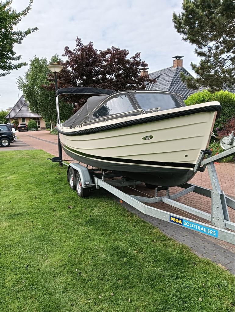 Waterspoor 711 met Pega tandemas trailer., Ophalen, Binnenboordmotor, 6 meter of meer, Diesel