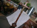 oud houten kruisbeeld op standaard crucifix, Ophalen of Verzenden
