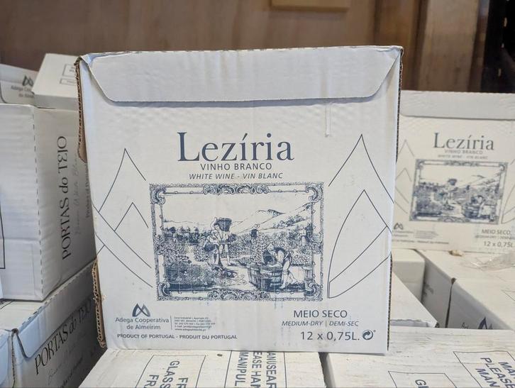 Partij Portugese wijn – ophalen regio Den Haag - €540, Verzamelen, Wijnen, Nieuw, Overige typen, Overige gebieden, Ophalen