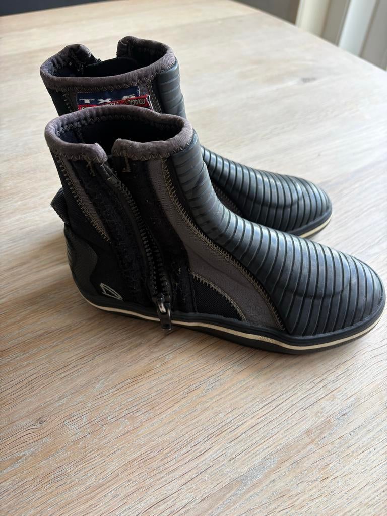 Zeilschoenen Magic Marine maat 34, Watersport en Boten, Watersportkleding, Ophalen of Verzenden, Gebruikt, Kind, Zeil- of Surfschoenen