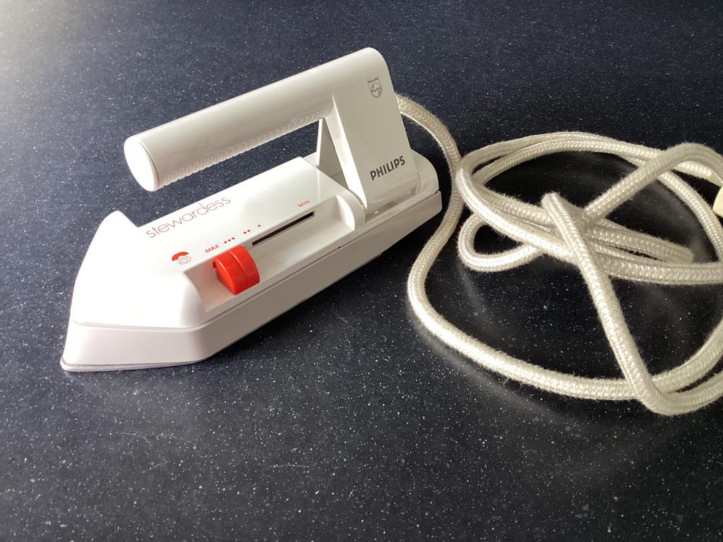 Reisstrijkijzer, Ophalen, Zo goed als nieuw