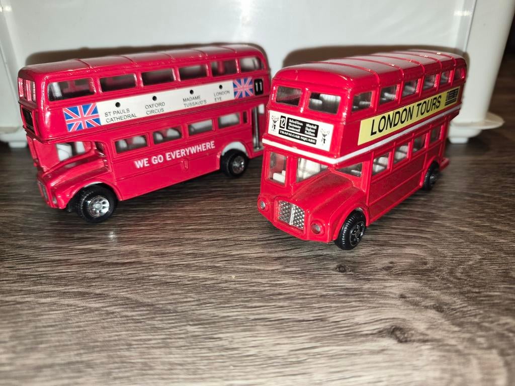 Set van 2 London dubbeldekker bussen - Speelgoed, Ophalen of Verzenden, Gebruikt, 1:50 of kleiner, Overige merken