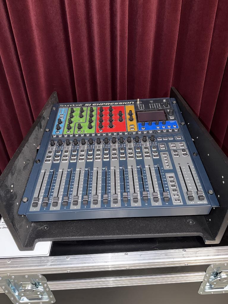 Soundcraft - SI Expression, Muziek en Instrumenten, Mengpanelen, Ophalen, Zo goed als nieuw, 20 kanalen of meer, Microfooningang