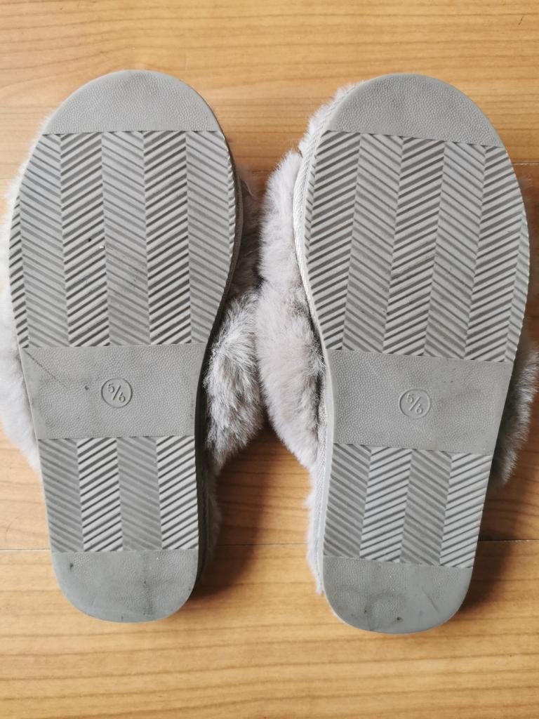 Primark pantoffel maat 38 /39, Primark, Ophalen of Verzenden, Zo goed als nieuw, Pantoffels of Sloffen