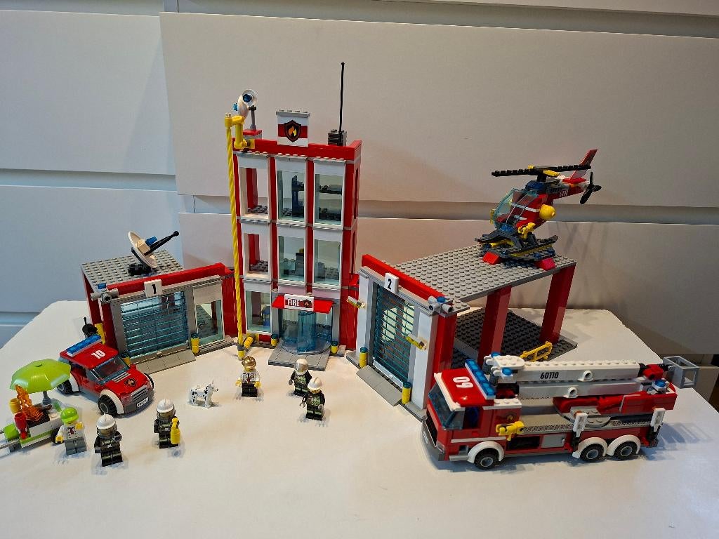 LEGO City Brandweerkazerne - 60110, Kinderen en Baby's, Speelgoed | Duplo en Lego, Ophalen of Verzenden, Zo goed als nieuw, Complete set