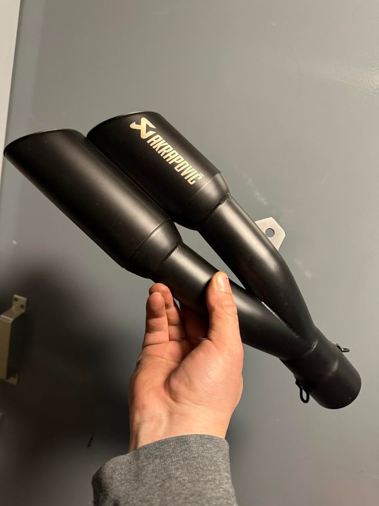 Akrapovic uitlaat voor scooter/Vespa, Fietsen en Brommers, Brommeronderdelen | Scooters, Ophalen of Verzenden, Zo goed als nieuw