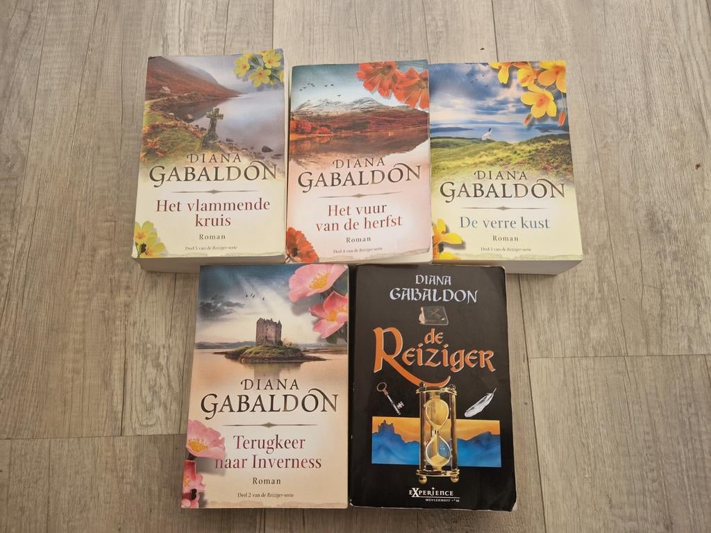 Boeken outlander deel 1 tm 5 serie diana gabaldon reiziger, Boeken, Ophalen of Verzenden, Zo goed als nieuw