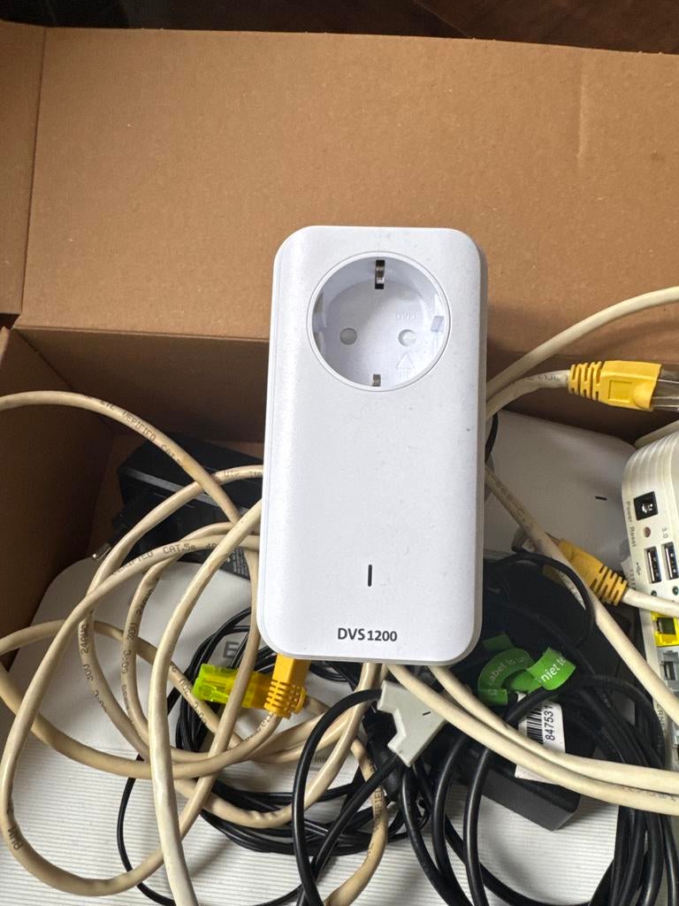 Experia box v10a , wifi versterkers, tp link extender en dvs, Ophalen of Verzenden, Zo goed als nieuw, Router