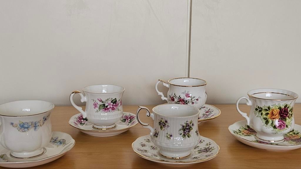 Set van 5 prachtige Engelse theekopjes met schotels, Ophalen, Zo goed als nieuw, Overige stijlen, Kop(pen) en/of Schotel(s)