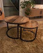 Set van 2 houten bijzettafels met zwart metalen onderstel, Huis en Inrichting, Tafels | Bijzettafels, Minder dan 45 cm, Gebruikt