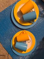 Vrolijk Servies: Gele en Blauwe Borden en Mokken Set, Overige materialen, Ophalen of Verzenden, Zo goed als nieuw, Effen