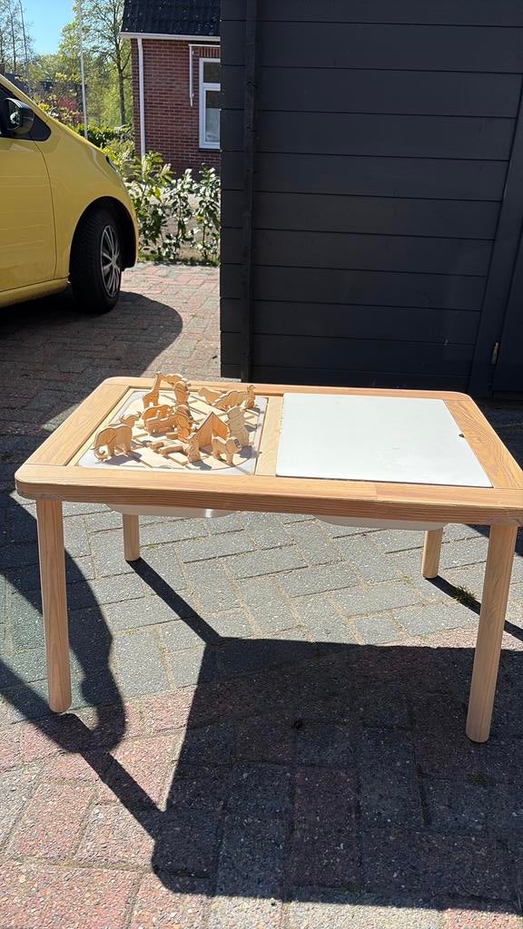 Kinder speel tafel, Kinderen en Baby's, Kinderkamer | Tafels en Stoelen, Ophalen of Verzenden, Zo goed als nieuw
