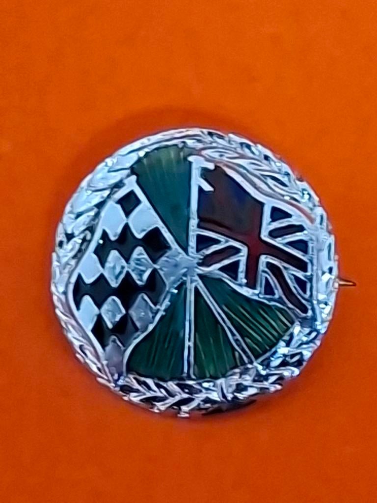 Speld  MOTOR  RACE VLAGGEN, Verzamelen, Speldjes, Pins en Buttons, Ophalen of Verzenden, Gebruikt, Transport