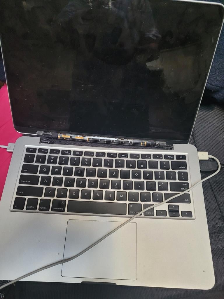 Te koop macbook pro defect, 2 tot 3 Ghz, 13 inch, Onbekend, Ophalen
