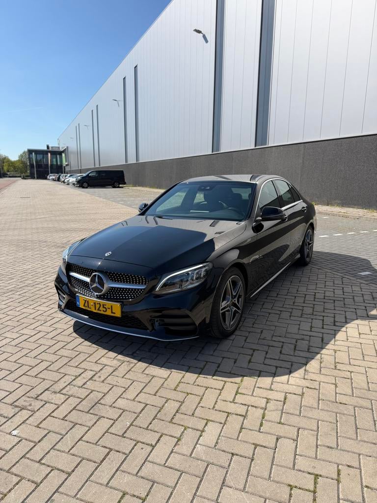 Mercedes-Benz C-Klasse C180 156pk 9G-TRONIC AMG Zwart, Auto's, Mercedes-Benz, 1800 kg, Zwart, 75 €/maand, Particulier