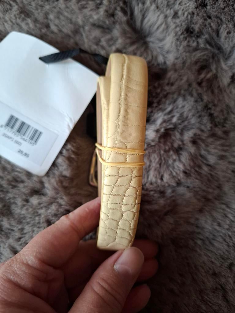 Vanilia zacht gele smalle riem 2 cm lang 85 cm, Kleding | Dames, Riemen en Ceinturen, Minder dan 3 cm, Vanilia, Nieuw, Tailleriem