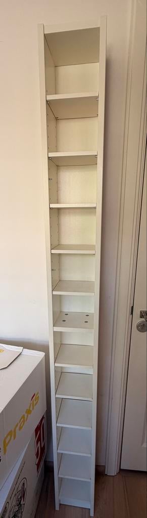 Smalle witte CD/boekenkast van IKEA, Ophalen, Met plank(en), Minder dan 50 cm, Gebruikt