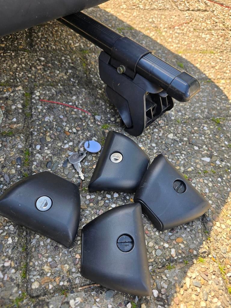 Thule dakdragers  mist 1 rubber dopje, Auto diversen, Dakdragers, Gebruikt, Ophalen of Verzenden