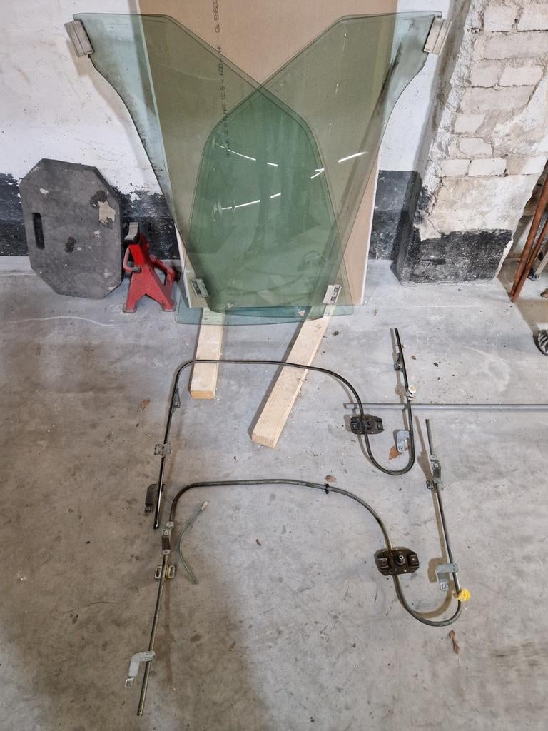 BMW E30 Type 1 Coupe Zijramen en Raammechanisme, Ophalen, BMW
