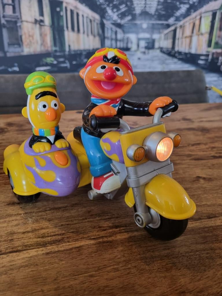Sesamstraat Ernie en Bert op Motor met Zijspan Speelgoed, Verzamelen, Ophalen of Verzenden, Gebruikt