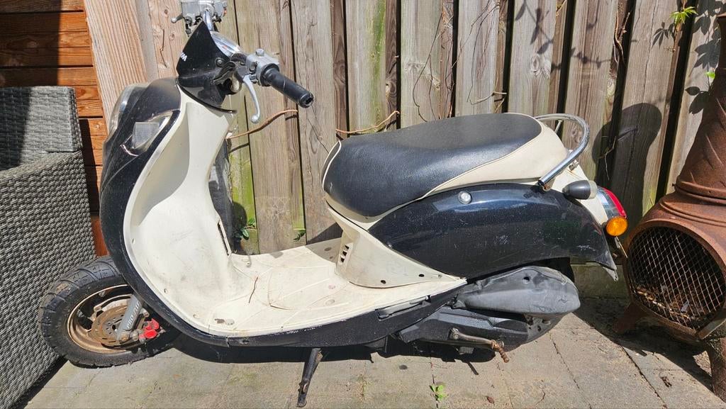 DEFECT SYM mio Scooter - Zwart/Crème, Fietsen en Brommers, Scooters | SYM, Gebruikt, Maximaal 45 km/u, Benzine, Ophalen