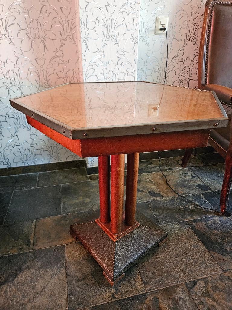 Antieke cafe tafeltje, Ophalen