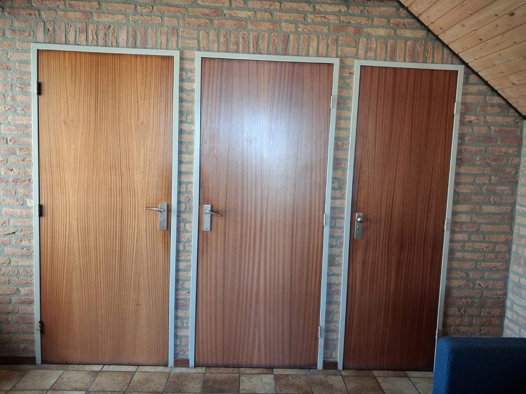 Massieve houten binnendeur met klassieke klink, Doe-het-zelf en Verbouw, Deuren en Horren, Ophalen, Gebruikt, 80 tot 100 cm, Binnendeur