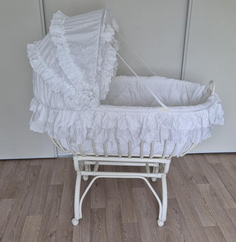 Vintage witte wieg met matrasje, Kinderen en Baby's, Babywiegjes en Ledikanten, Ophalen, Zo goed als nieuw, Wieg