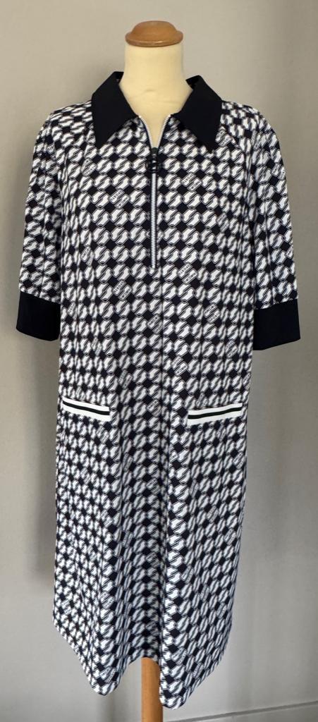 mooie jurk van MARCCAIN (7=46), Kleding | Dames, Jurken, Zo goed als nieuw, Maat 46/48 (XL) of groter, Blauw, Knielengte, Ophalen of Verzenden