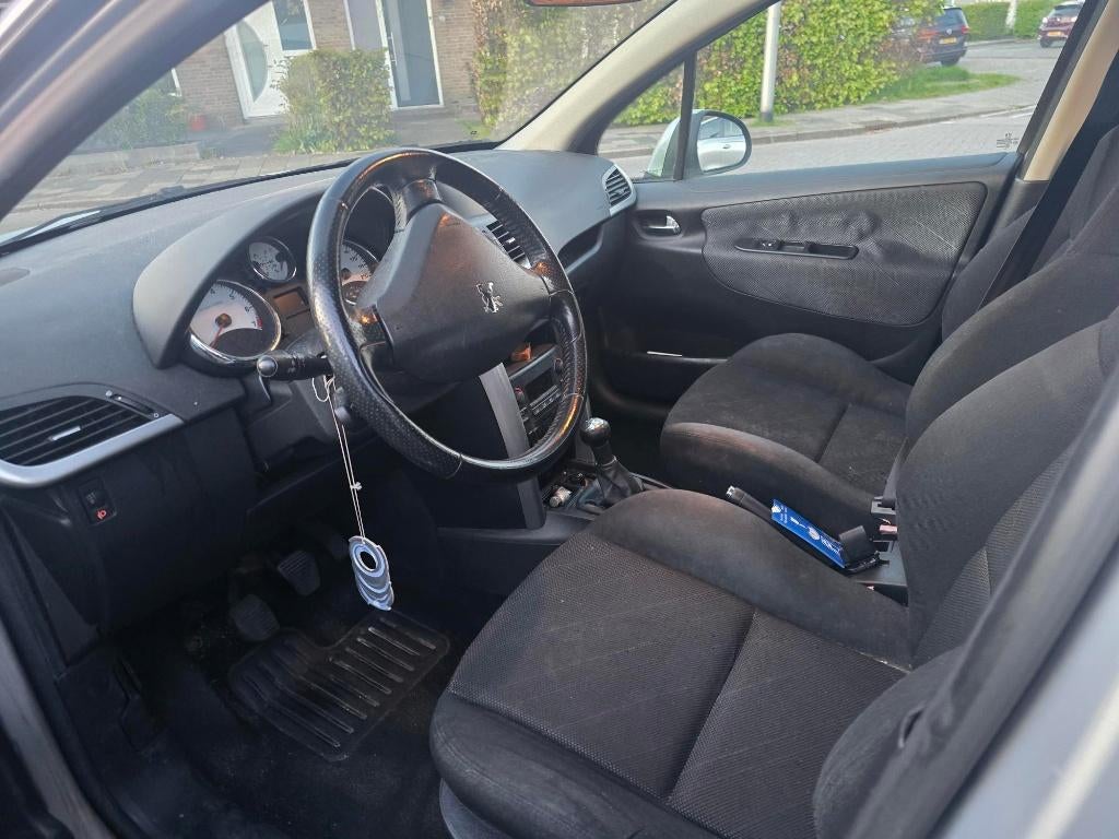 Peugeot 207 1.6 16V 5DRS 2006 Grijs, Voorwielaandrijving, Zwart, Handgeschakeld, 1587 cc