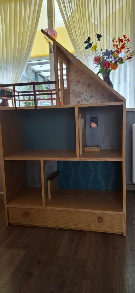 Zelfgemaakt barbiehuis  1.40h en 93b met meubels en barbies, Kinderen en Baby's, Speelgoed | Poppenhuizen, Ophalen, Toebehoren