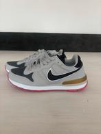 Nike sneakers maat 39, Kleding | Dames, Ophalen of Verzenden, Nieuw, Grijs, Sneakers of Gympen