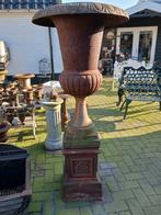 Gietijzeren vaas op sokkel, Tuin en Terras, Tuinvazen, Ophalen