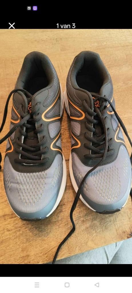 Hardloopschoenen maat 42, Sport en Fitness, Loopsport en Atletiek, Ophalen of Verzenden, Zo goed als nieuw, Hardloopschoenen, Overige merken