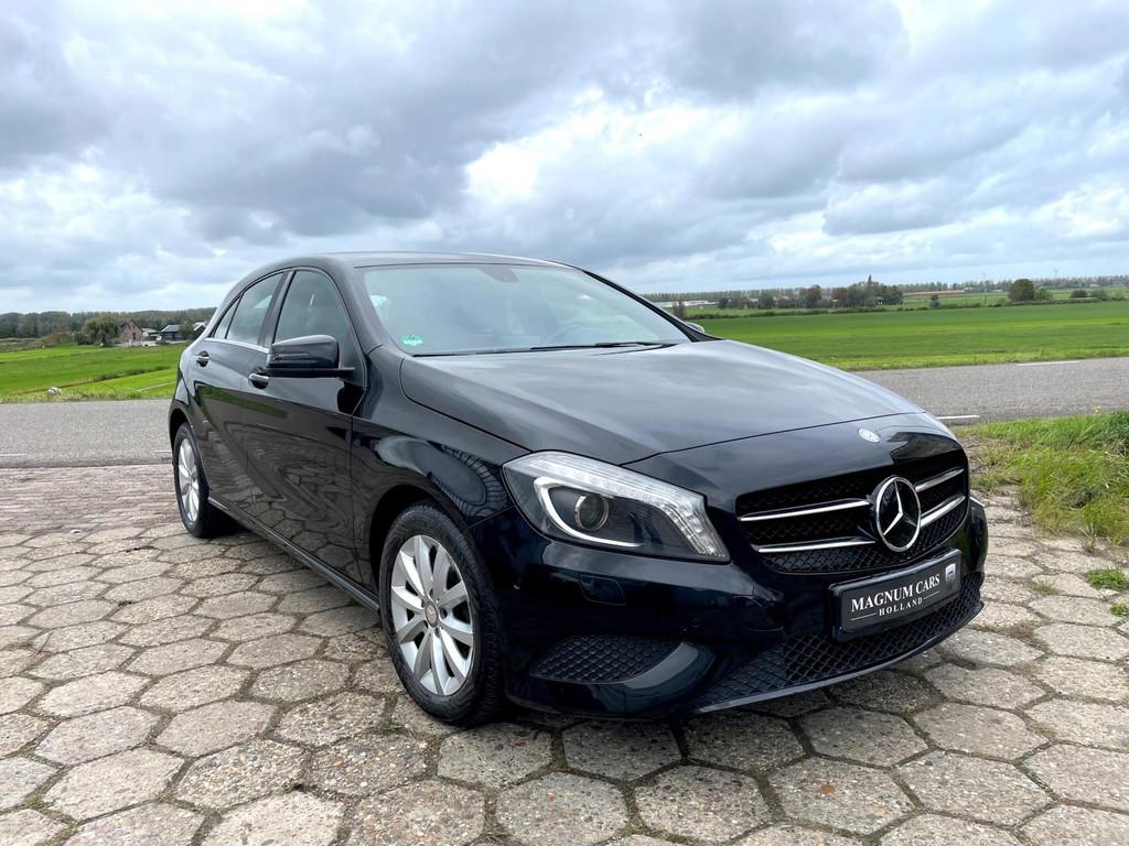 Mercedes-Benz A-klasse 180 NAP 5D LEDER XENON TREKHAAK NW AP, Auto's, Traction-control, Euro 6, 4 cilinders, Handgeschakeld