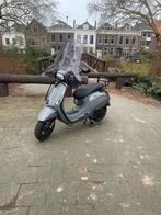 Vespa sprint, Fietsen en Brommers, Scooters | Vespa, Ophalen, Maximaal 45 km/u, Zo goed als nieuw, Benzine