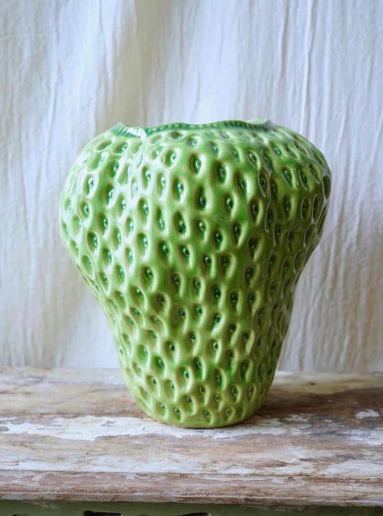 Des Pots Strawberry Vase XL - Green Art Pottery, Overige kleuren, Aardewerk of Porselein, Ophalen of Verzenden, Zo goed als nieuw