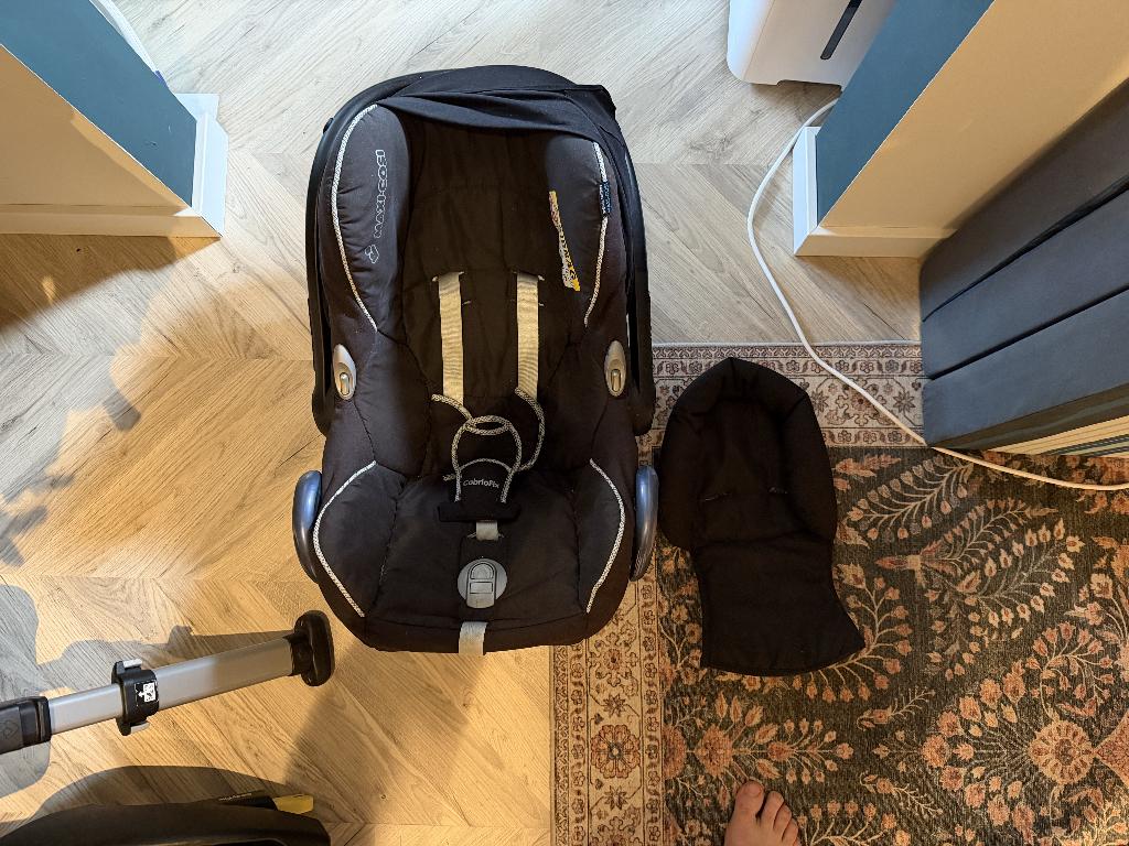 Maxi Cosi Cabriofix, zitverkleiner, spiegel + 3 x Easy Base, Ophalen, Autogordel of Isofix, Gebruikt, Zijbescherming
