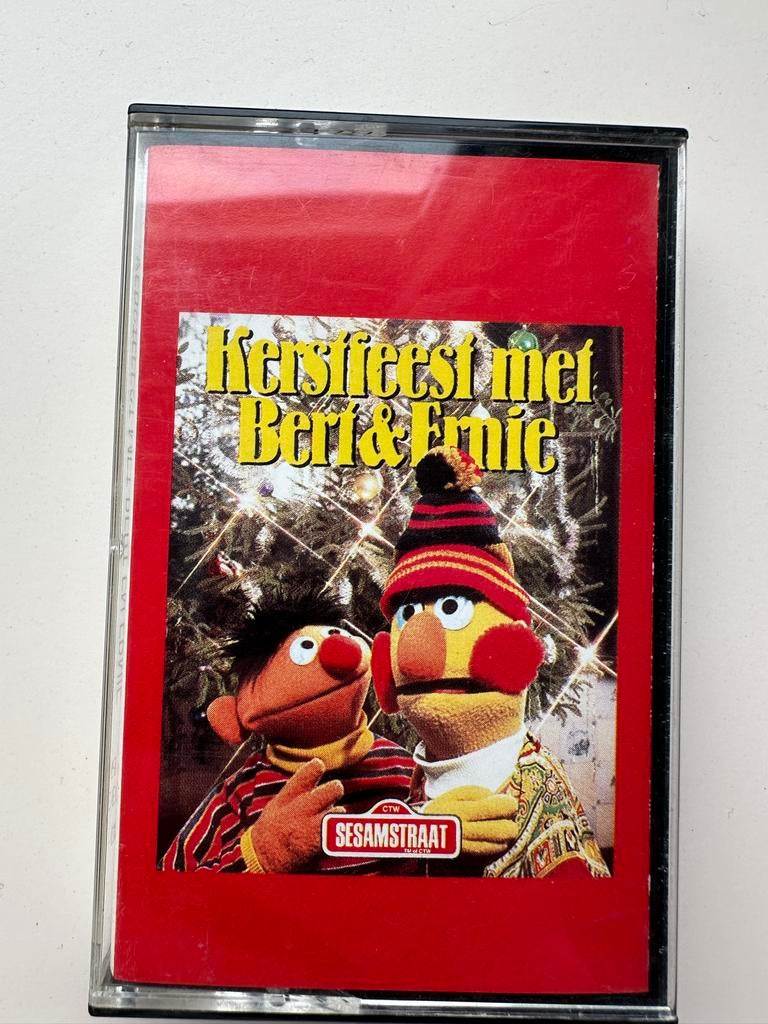 Kerstfeest met Bert & Ernie cassettebandje, Cd's en Dvd's, Cassettebandjes, Gebruikt, Kinderen en Jeugd, 1 bandje, Ophalen of Verzenden