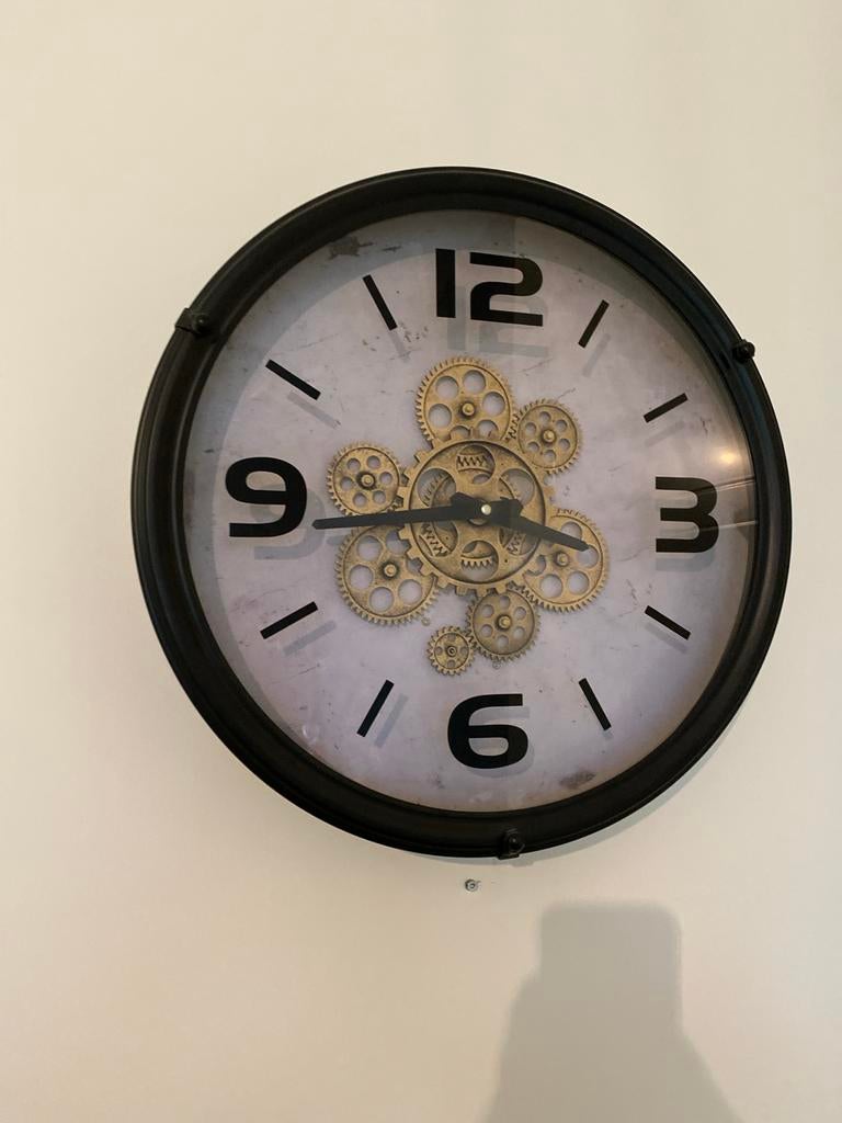 Stijlvolle Wandklok met Tandwiel Design, Ophalen of Verzenden, Gebruikt, Analoog, Wandklok