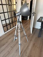 Industriële vloerlamp / spot op statief, unieke eyecatcher, Ophalen, Zo goed als nieuw