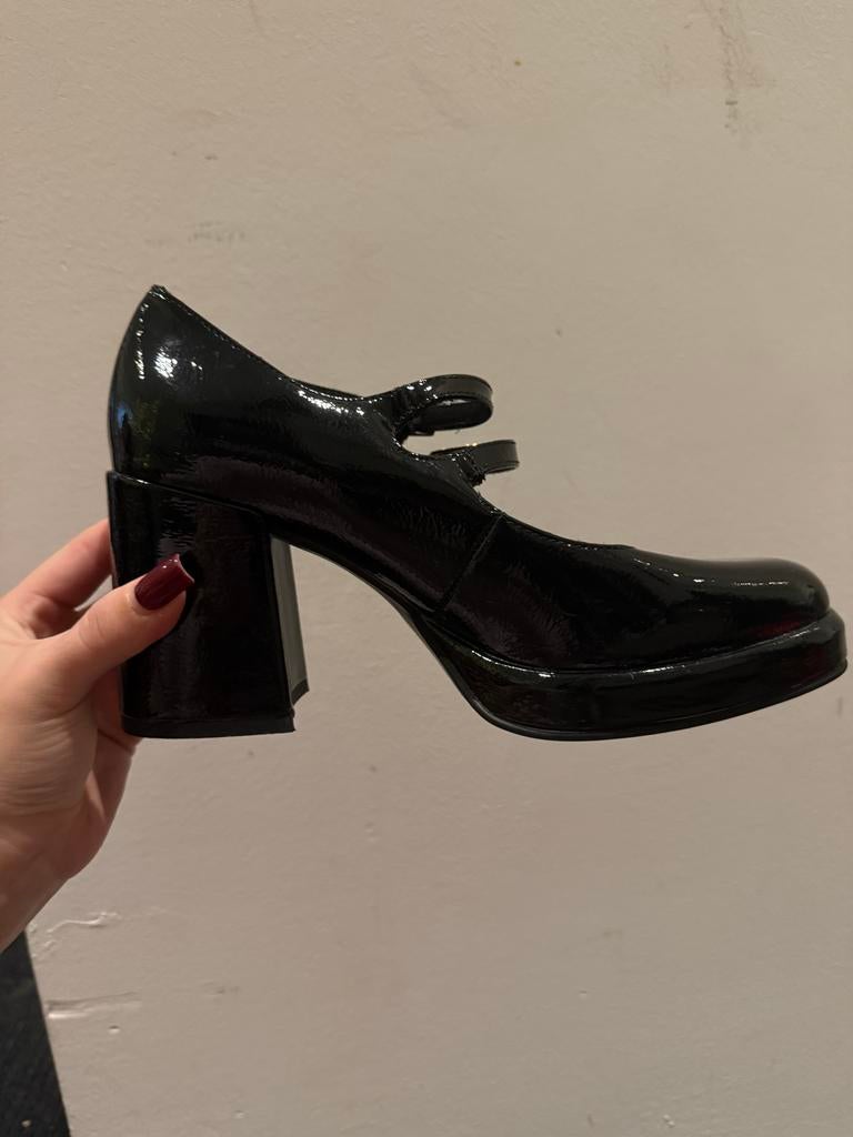 Marco Tozzi Zwarte Lak Mary Jane Pumps Maat 37, Ophalen of Verzenden, Zo goed als nieuw, Zwart, Pumps