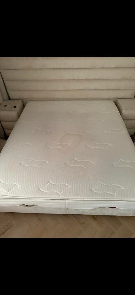 Gratis halfjaar gebruikte matras, 210 x 180, Huis en Inrichting, Slaapkamer | Matrassen en Bedbodems, Gebruikt, Matras, 180 cm