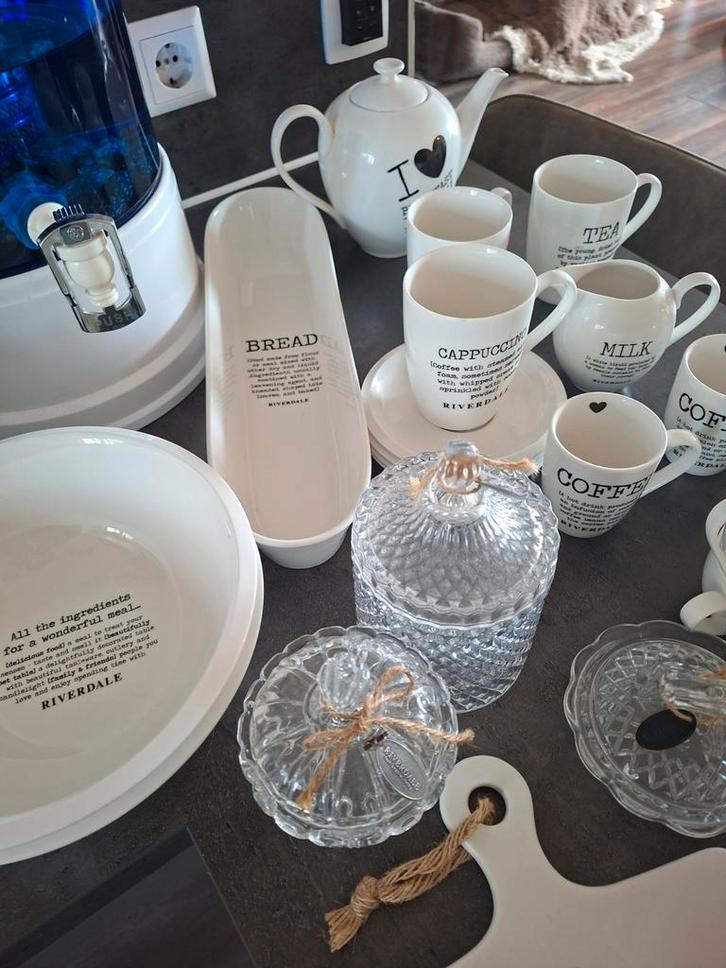 Riverdale serviesset - Zo goed als nieuw, Huis en Inrichting, Keuken | Servies, Zo goed als nieuw, Compleet servies, Overige stijlen